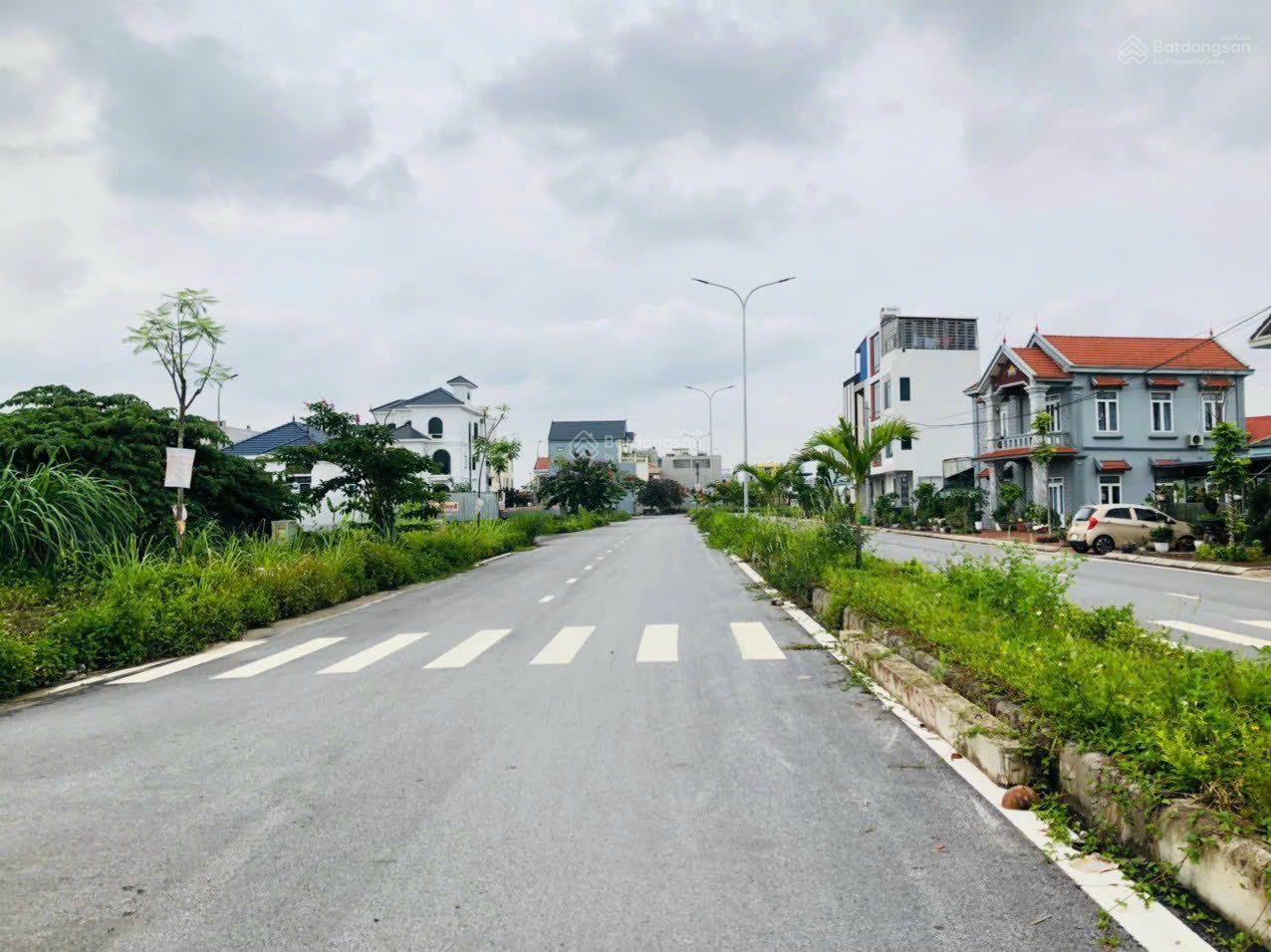 Bán lô xẻ khe 135m2 ngang 9m đẹp nhất TDC Áp Tràn - Bắc Sông Cấm