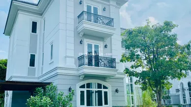 Chủ đi định cư cần bán gấp biệt thự 2 mặt tiền, vị trí cực hiếm. LH: 0902 746 ***