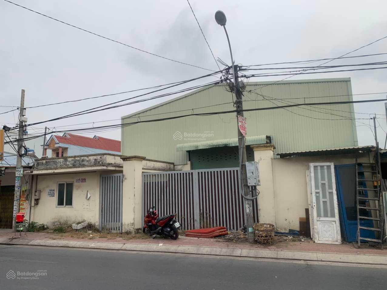 Bán đất mặt tiền Hưng Long, Bình Chánh. Giá: 22,5 tỷ, sẵn sổ đỏ. DT: 15*60m có sẵn 300m2 thổ cư