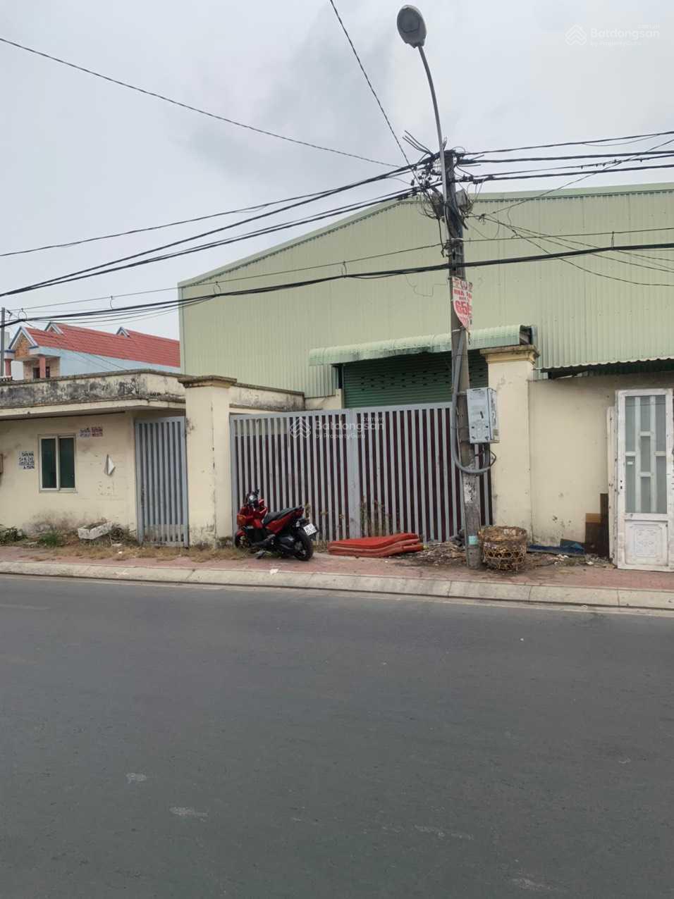 Bán đất mặt tiền Hưng Long, Bình Chánh. Giá: 22,5 tỷ, sẵn sổ đỏ. DT: 15*60m có sẵn 300m2 thổ cư Bán đất mặt tiền Hưng Long, Bình Chánh. Giá: 22,5 tỷ, sẵn sổ đỏ. DT: 15*60m có sẵn 300m2 thổ cư