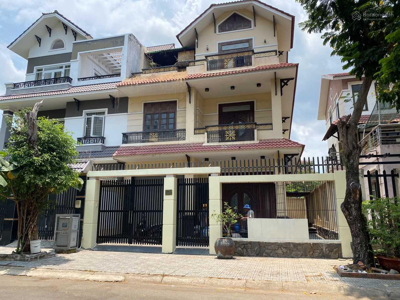 Bán BT KDC Hưng Phú 10x18.5m, đường 16m, sổ hồng, nhà hoàn thiện nội thất, giá 18.3 tỷ 0909 483 ***
