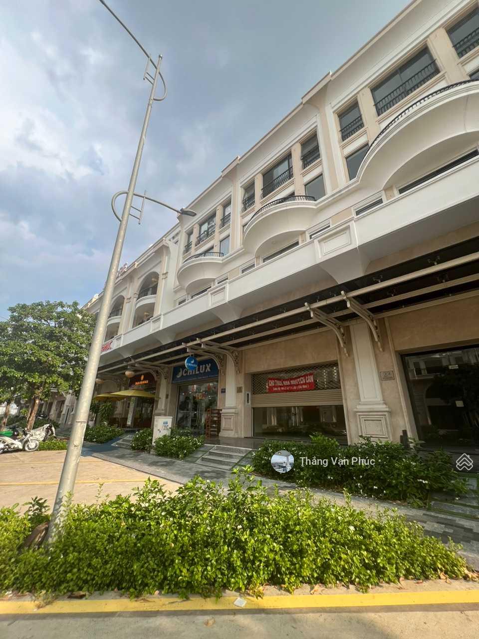 Bán nhà phố Đường Đinh Thị Thi, Khu Đô Thị Vạn Phúc City, giá rẻ nhất thị trường hiện tại, kd tốt