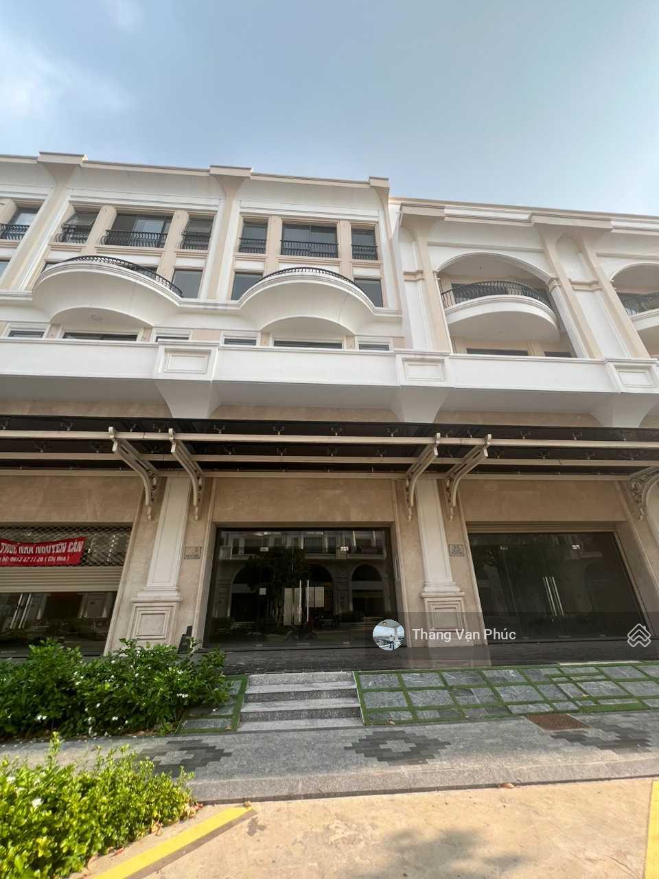 Bán nhà phố Đường Đinh Thị Thi, Khu Đô Thị Vạn Phúc City, giá rẻ nhất thị trường hiện tại, kd tốt