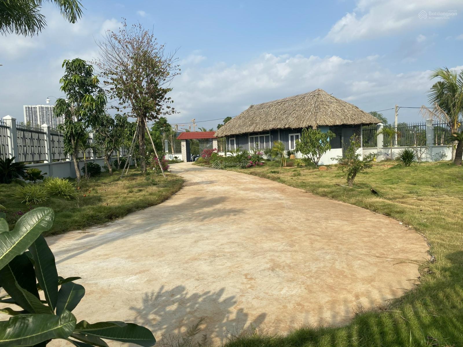 Bán lô đất góc 2 mặt tiền view sông biệt thự đối diện chung cư Vinhomes Quận 9. 43mx27m. Giá 32 tỷ
