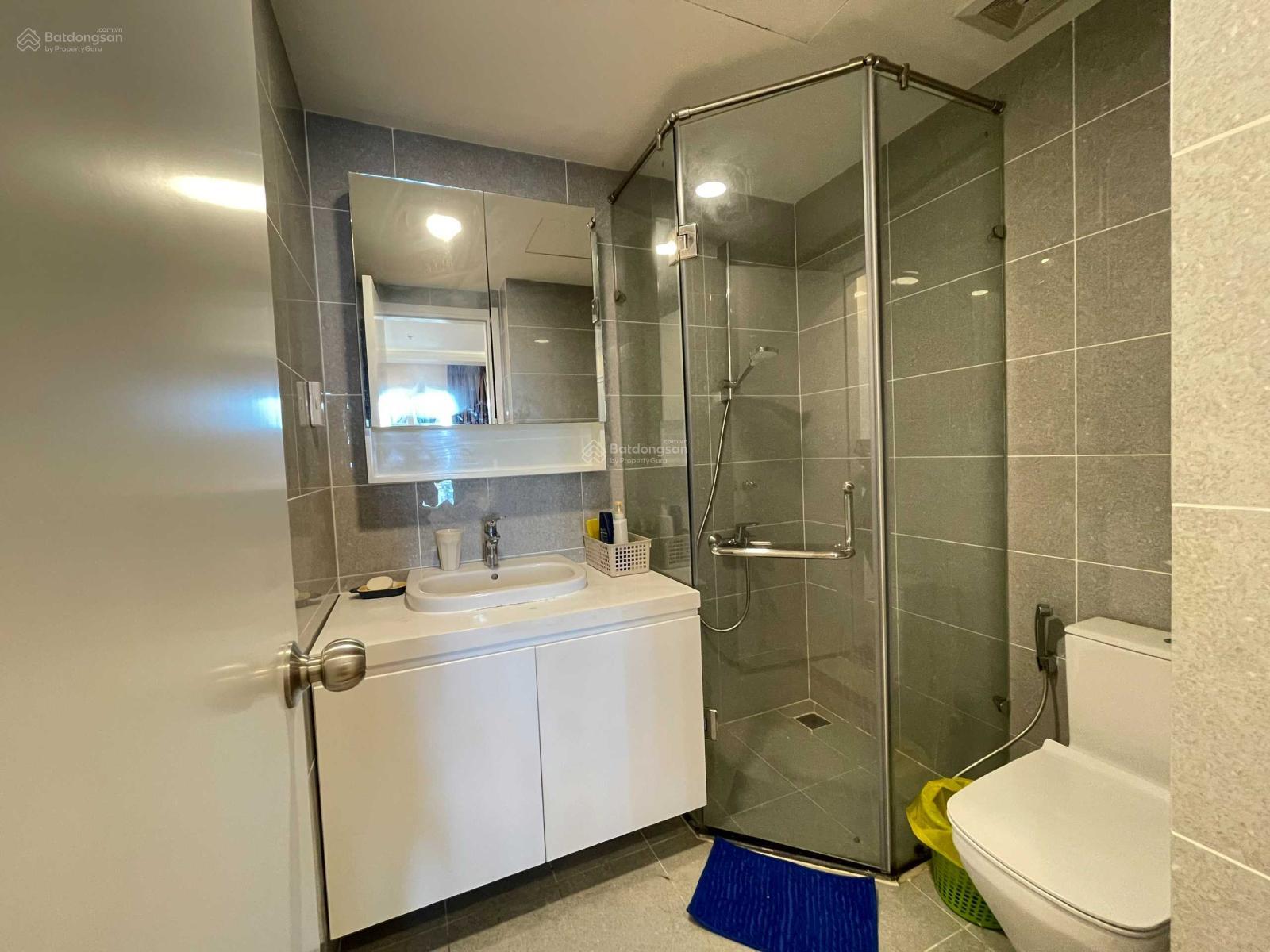 Mình cần bán gấp, giá cắt lỗ, chung cư Sky Center, căn 100m2, 3PN, 2WC, full NT, giá 4.5 tỷ