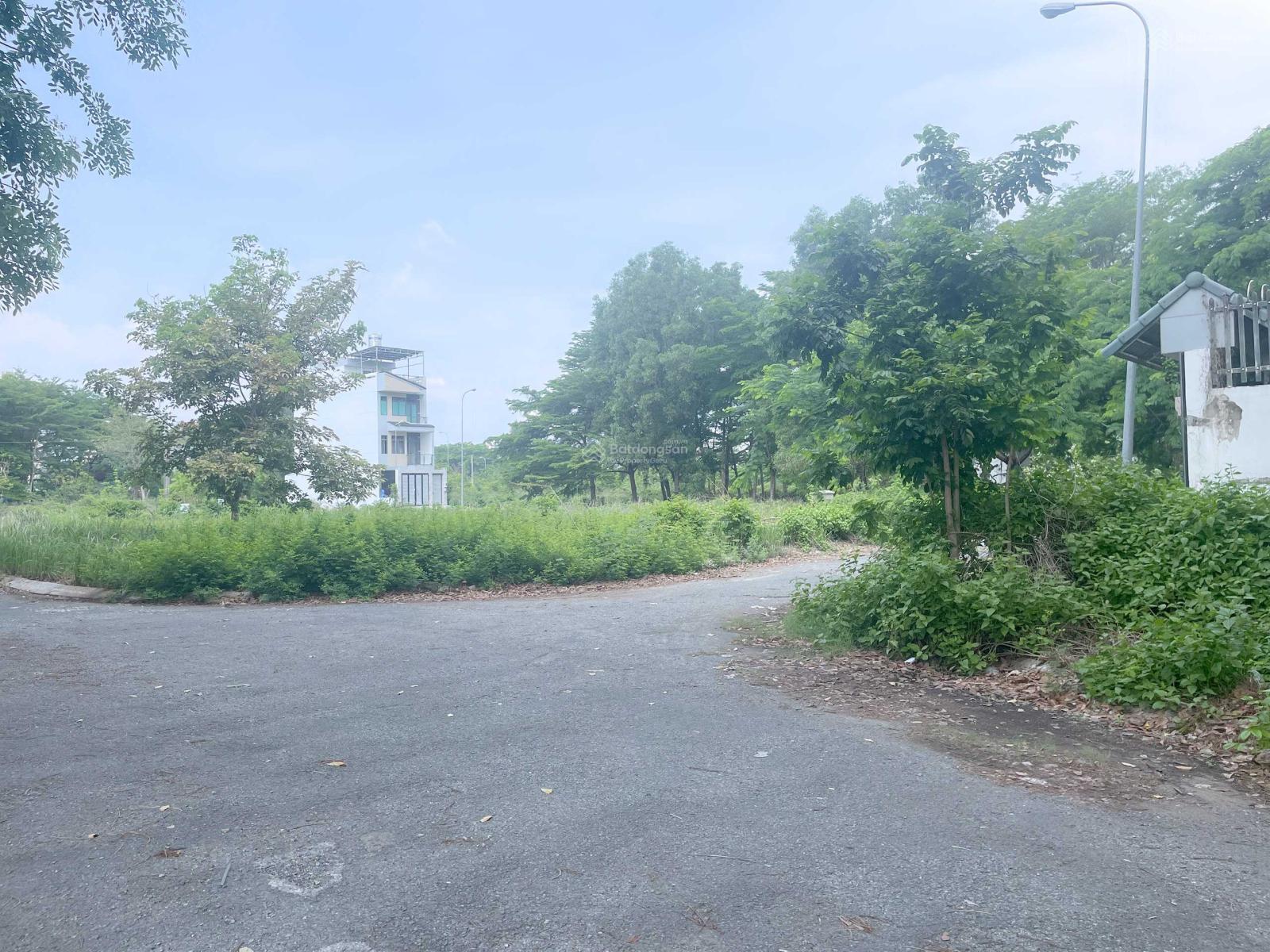 Cần tiền bán gấp lô đất khu dân cư ADC view công viên, dự án với vị trí vàng Quận 7
