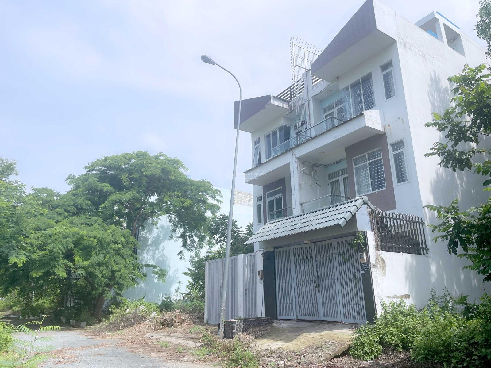 Cần tiền bán gấp lô đất khu dân cư ADC view công viên, dự án với vị trí vàng Quận 7