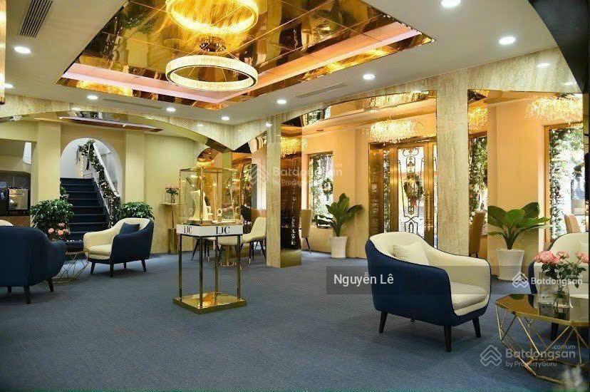 Siêu phẩm góc hai mặt tiền ngang 16m Võ Văn Tần và Trần Quốc Thảo, Quận 3, giá 128 triệu/tháng Siêu phẩm góc hai mặt tiền ngang 16m Võ Văn Tần và Trần Quốc Thảo, Quận 3, giá 128 triệu/tháng