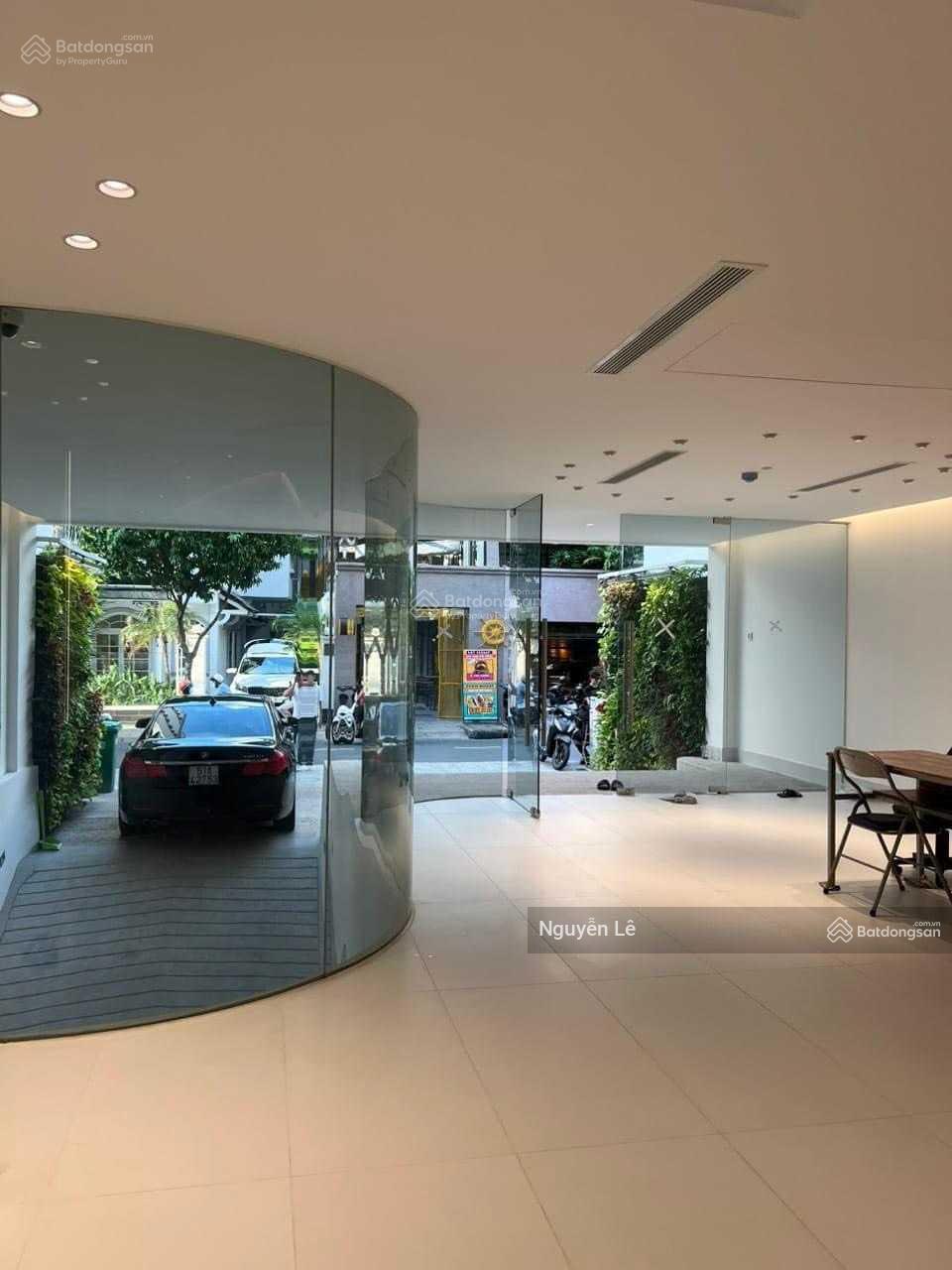 Chính chủ cần cho thuê toà nhà ngang 9m mặt tiền trung tâm Quận 1 DTSD 500m2 giá 168tr