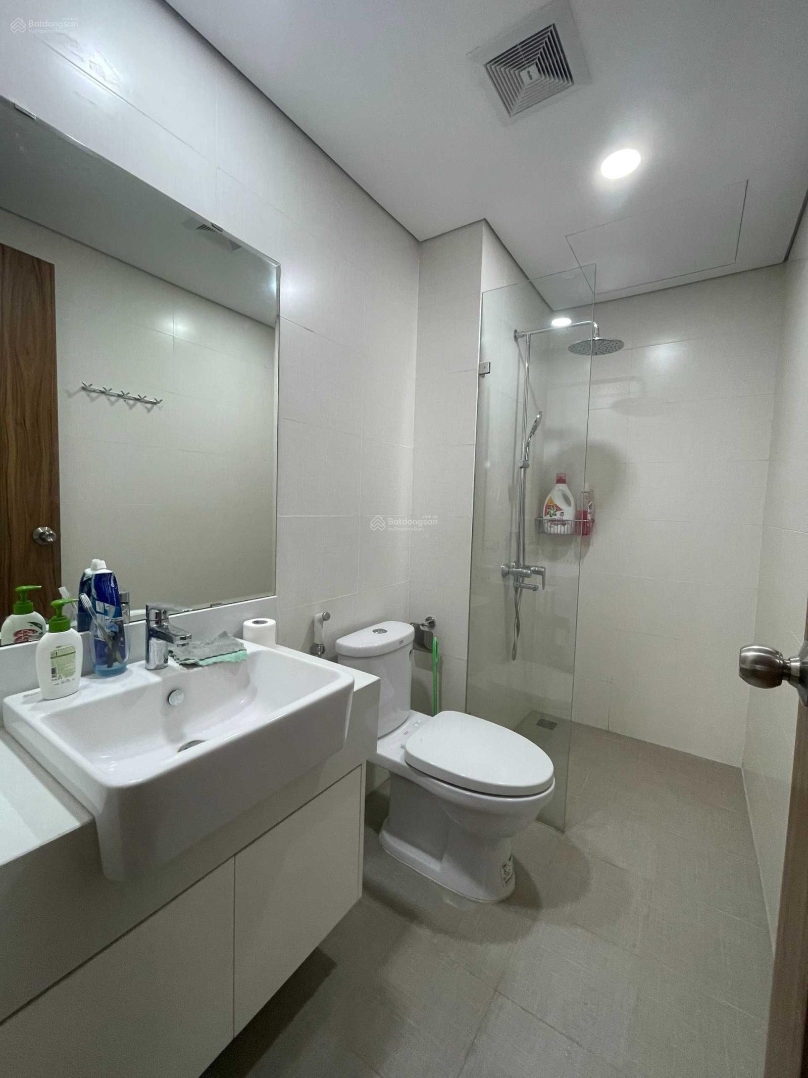 Chính chủ bán căn góc 3 ngủ Golden Park Tower, Phạm Văn Bạch, giá 8t5, DT 100m2, view CV Cầu Giấy