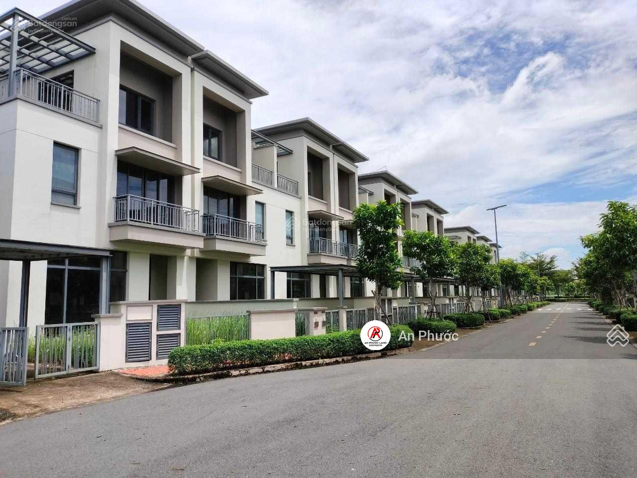Nhà 1 trệt 2 lầu nằm trong khu compound giá bằng 1 căn hộ ở SG, thuộc dự án Swan Park Đông SG