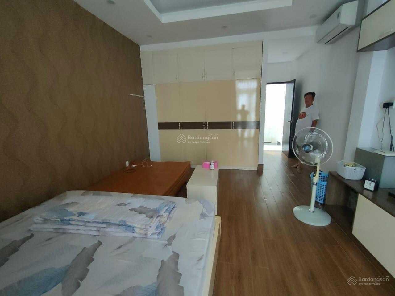 Kẹt tiền bán gấp nhà HXH Hậu Giang 77m2, 3 tầng BTCT 4PN 3WC, 3 căn ra mặt tiền, sổ riêng