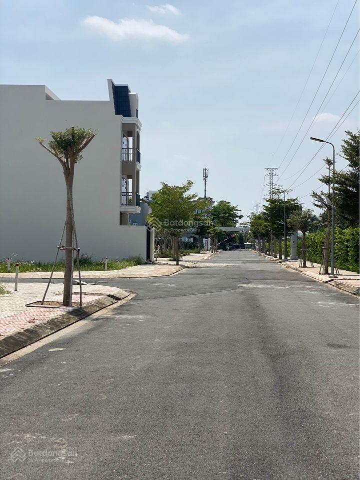 Bán gấp lô đất KDC Sài Gòn South Village Phước Kiển 5 x 16m sổ riêng đường 8m giá 5,9 tỷ gần HAGL