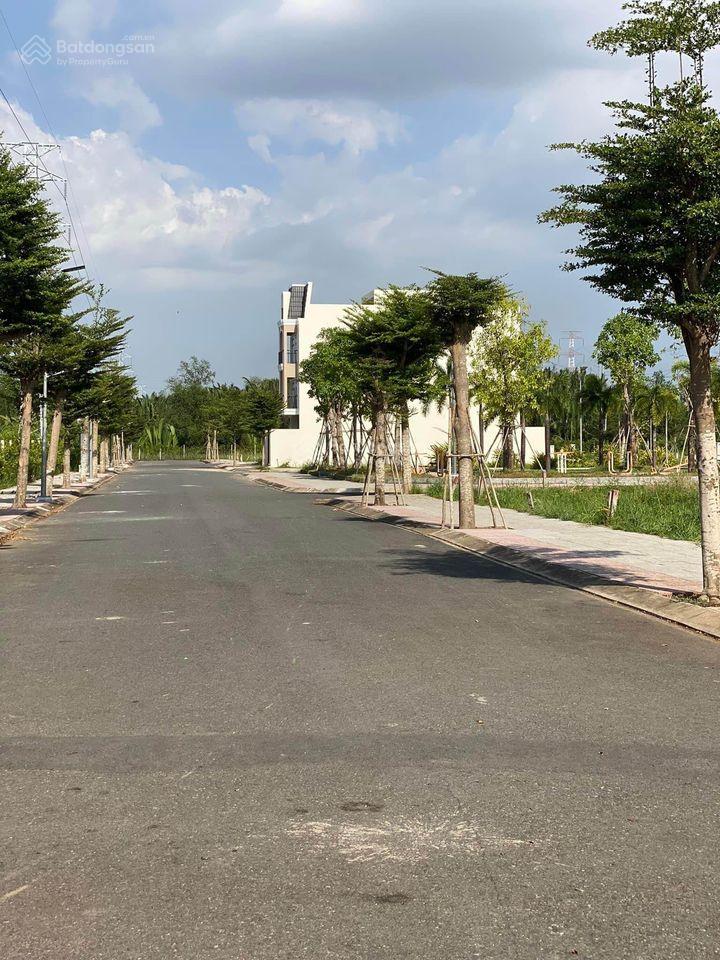 Bán gấp lô đất KDC Sài Gòn South Village Phước Kiển 5 x 16m sổ riêng đường 8m giá 5,9 tỷ gần HAGL