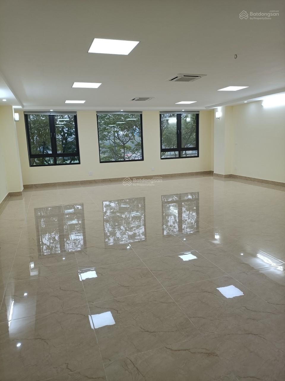Cho thuê nhà Vạn Phúc, Galaxy Tố Hữu, DT 100m2x6 tầng, mới 100%, thang máy, điều hòa, giá chỉ 40tr
