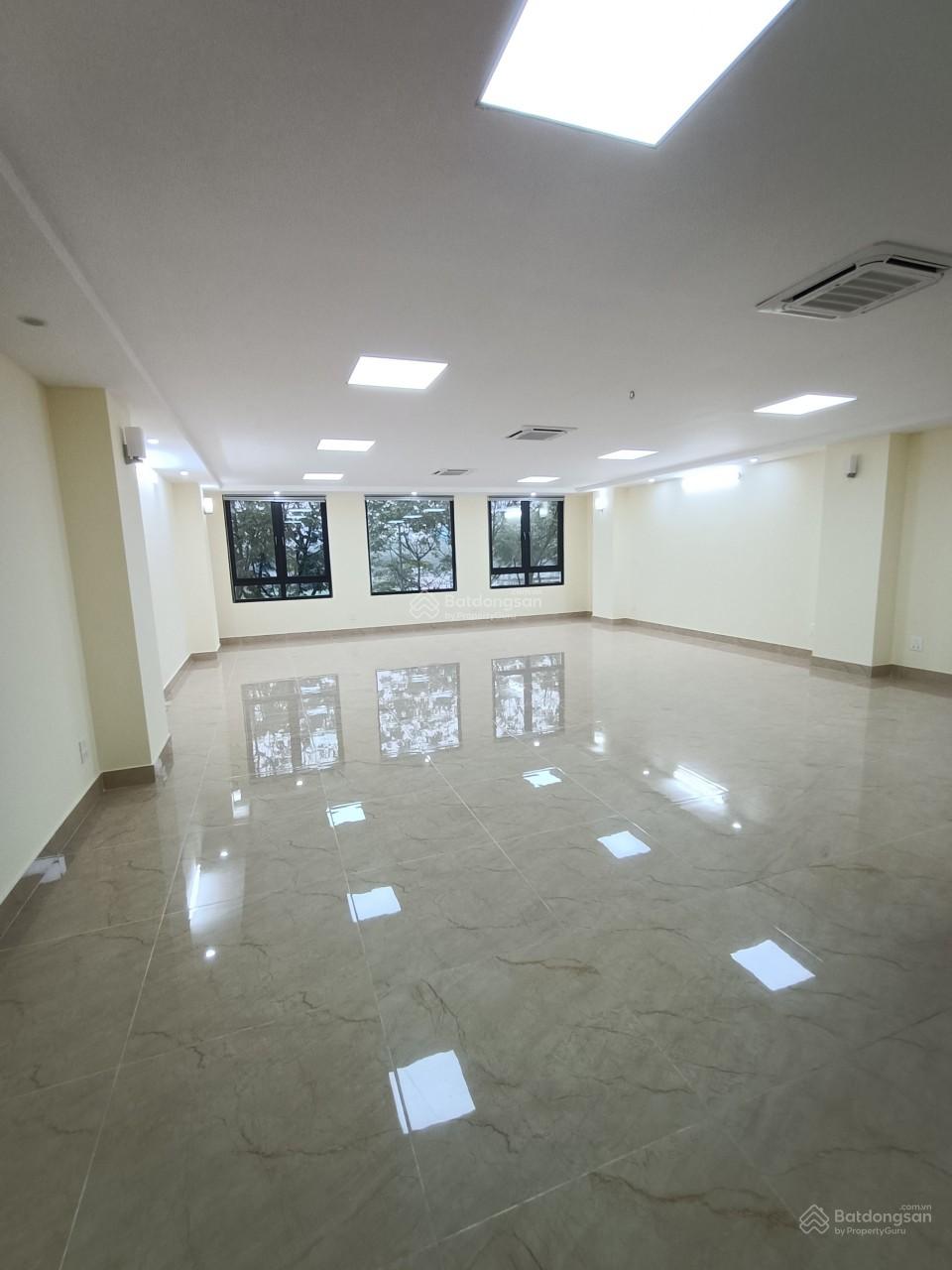 Cho thuê nhà Vạn Phúc, Galaxy Tố Hữu, DT 100m2x6 tầng, mới 100%, thang máy, điều hòa, giá chỉ 40tr
