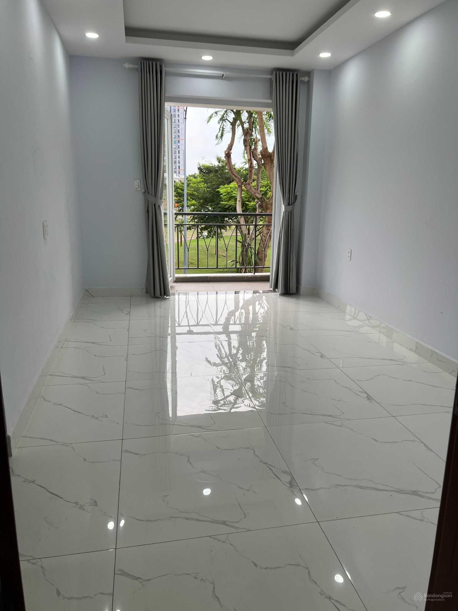 Cho thuê nhà phố 1 trệt 2 lầu, mặt tiền kinh doanh. Giá chỉ 11 triệu