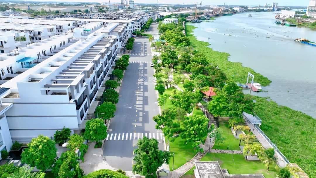 Cần bán căn góc 154m2 đi nước ngoài, giá 5 tỷ chốt nhanh gọn