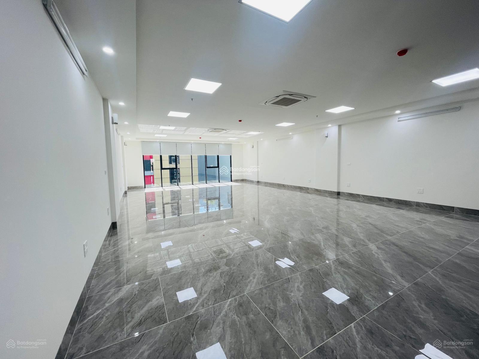 Cho thuê nhà lô góc, 100m2 x 9T nổi, 1 hầm phố Nguyễn Tuân - Lê Văn Lương MT 7m giá 90tr KD VIP