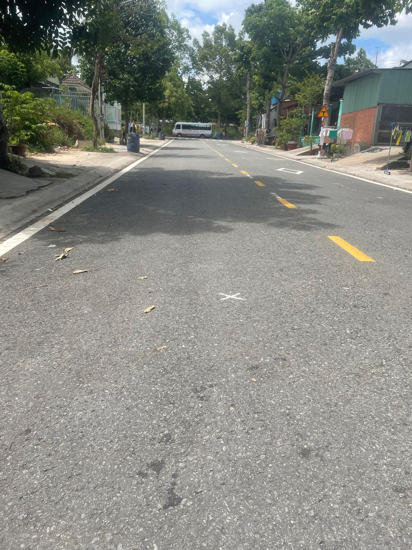 Chủ cần bán lô đất 140m2 100% thổ cư nhựa 8m thông khu TDC Định Hoà đường 40 cách chợ 50m giá 2,5tỷ