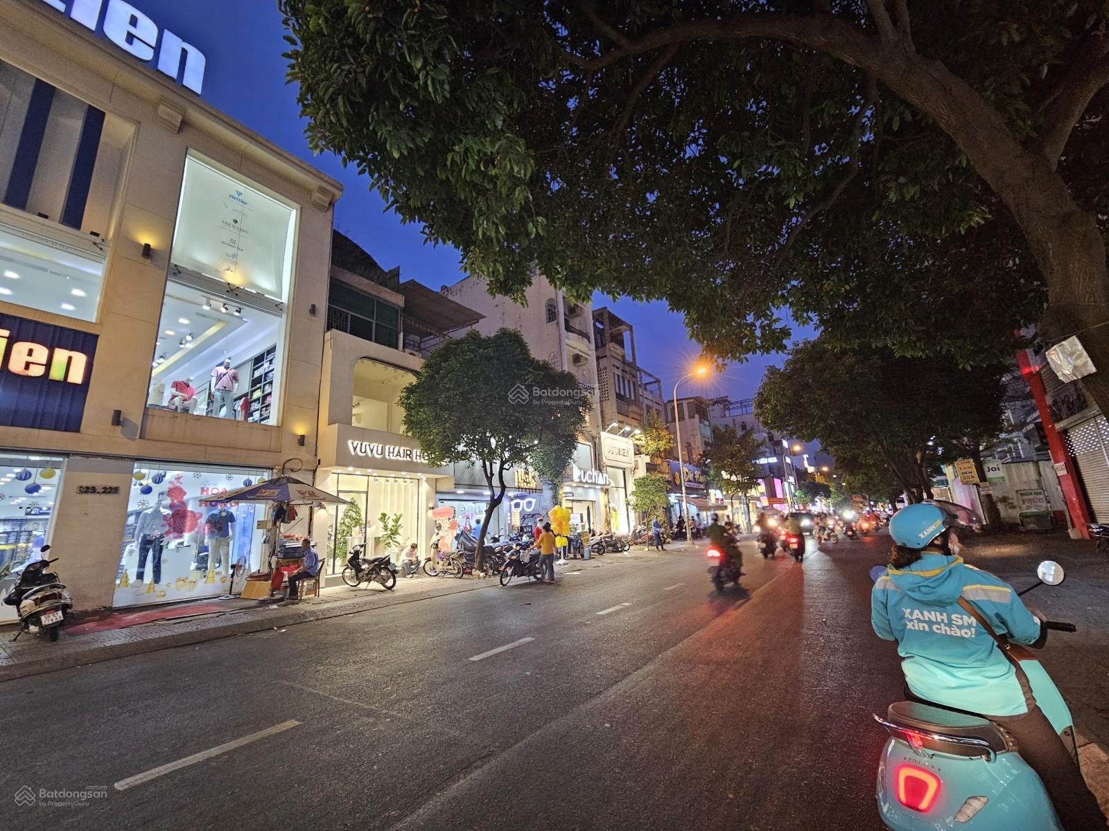 Cho thuê nhà góc 2MT 223 - 225 - 227 Nguyễn Trãi, Phường Nguyễn Cư Trinh, Quận 1, Hồ Chí Minh