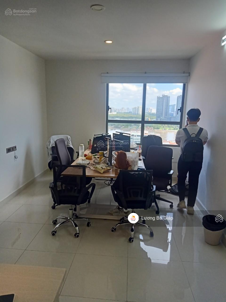 Tin thật 100%! Cho thuê gấp officete Saigon Royal 45m2, 1PN, NT cơ bản. Giá 14tr/th. LH: 0941 190 ***
