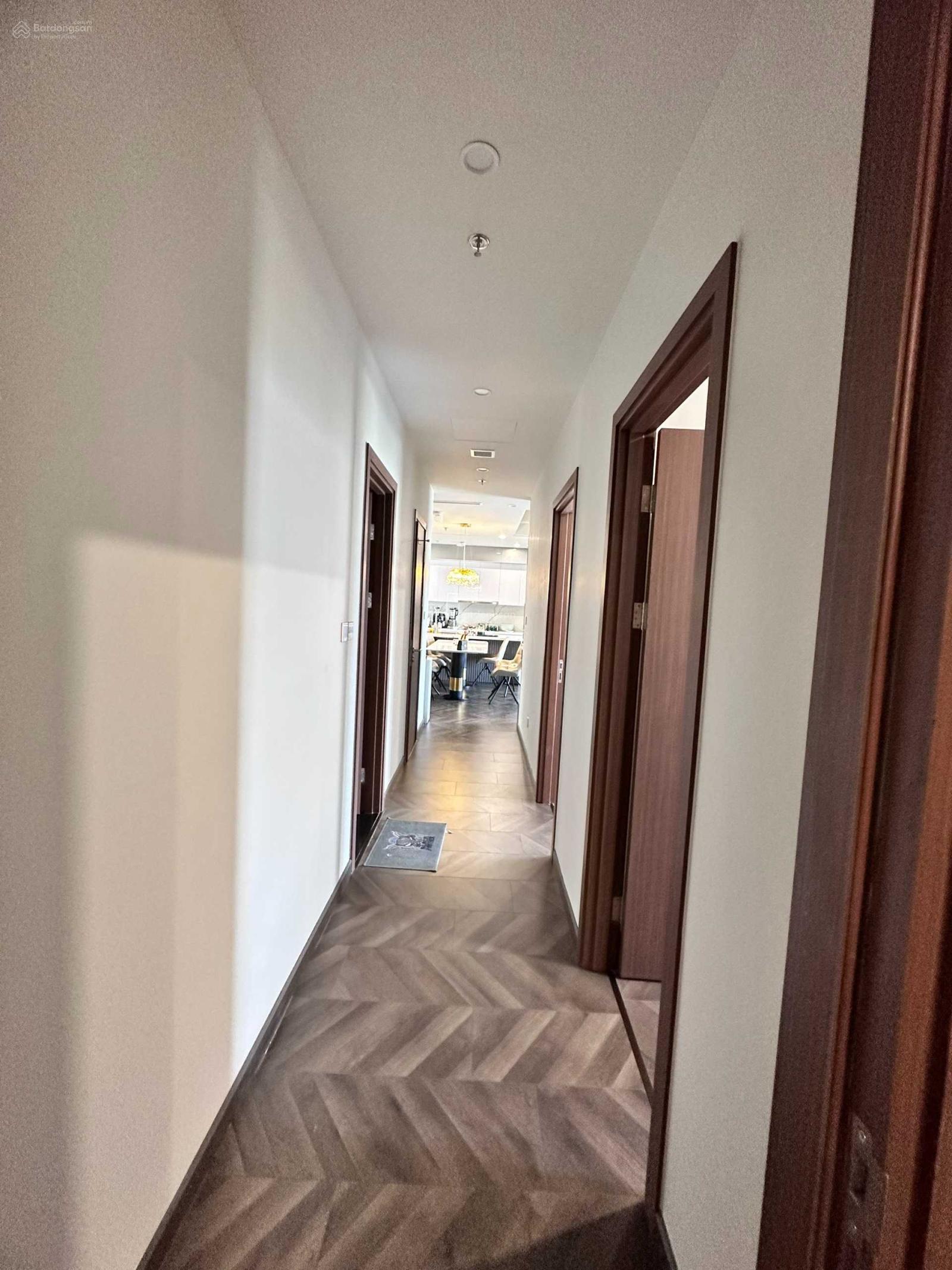 Chính chủ gửi bán gấp căn hộ 3PN Vinata Tower 113m2 ban công TN view thành phố thoáng mát 8,5 tỷ