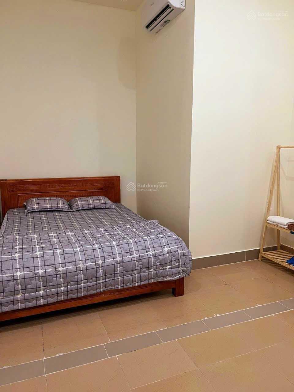 Bán gấp Hotel Gía chỉ 4.4 tỷ MT đường Hoàng Văn Thụ 5x30m 3 lầu có 10 phòng đang kinh doanh