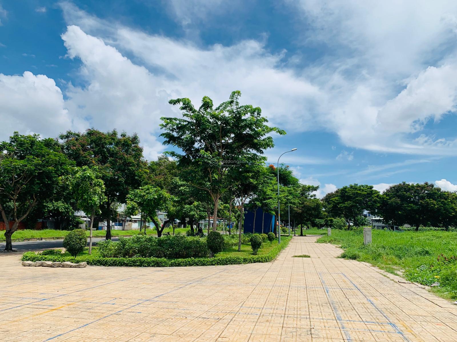 Lô đất đối diện công viên, MT đường 30m Suối Nhum, 5x18=90m2, KDC Êm Đềm - Tái định cư Linh Xuân