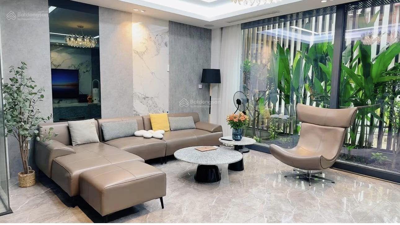Bán nhà Q. Hai Bà Trưng, diện tích 80m2, MT 6,2m, 7 tầng nhà mới, phố thông thoáng, ô tô vào nhà