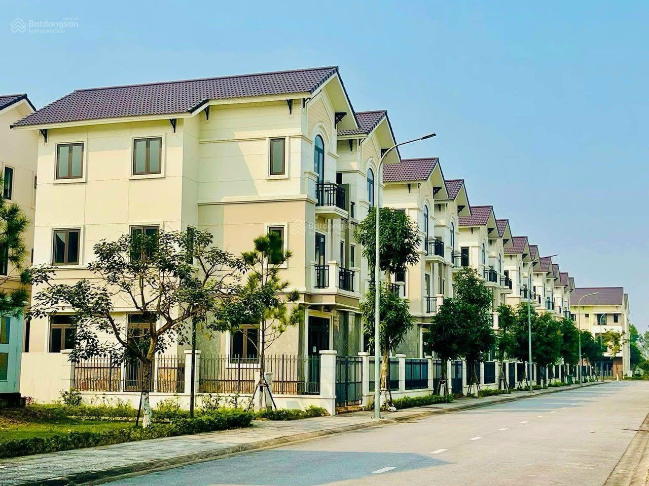 Chính chủ cần bán căn biệt thự 3 tầng siêu đẹp DT 135m2 trung tâm KĐT Centa City giá chỉ 8, x tỷ