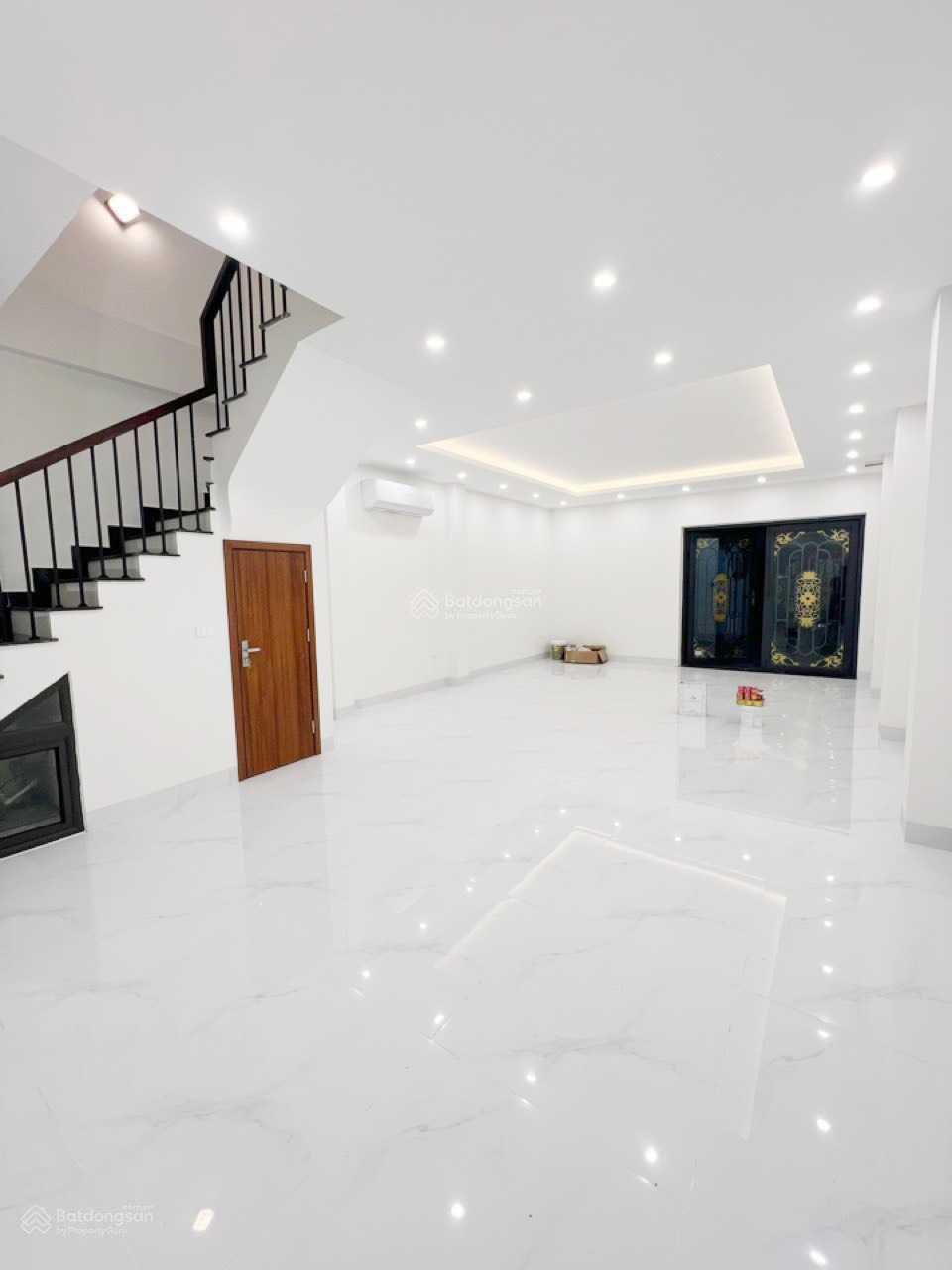 Cho thuê nhà Hàm Nghi - Mỹ Đình. DT 70m2, 5 tầng thông sàn, ô tô tránh đỗ, phù hợp các mô hình