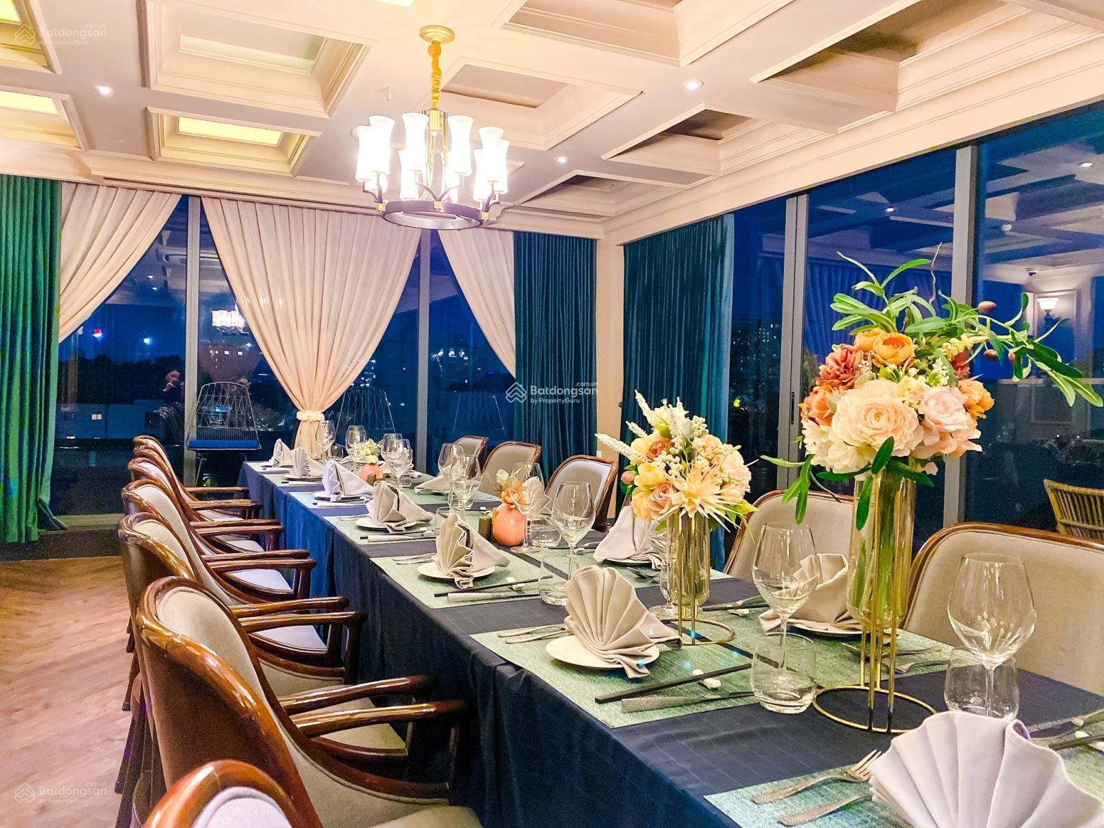 Bán khách sạn 11 tầng 5 sao mặt phố lớn quận Hoàn Kiếm sổ đỏ 370m2 lô góc 3 mặt thoáng 777 tỷ