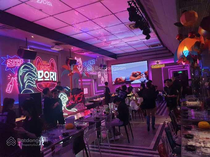 Cho thuê góc 2MT số 77 Hàm Nghi và Tôn Thất Đạm, Quận 1, DT: 10x16m, 1 trệt 1 lầu, DTSD: 350 m2