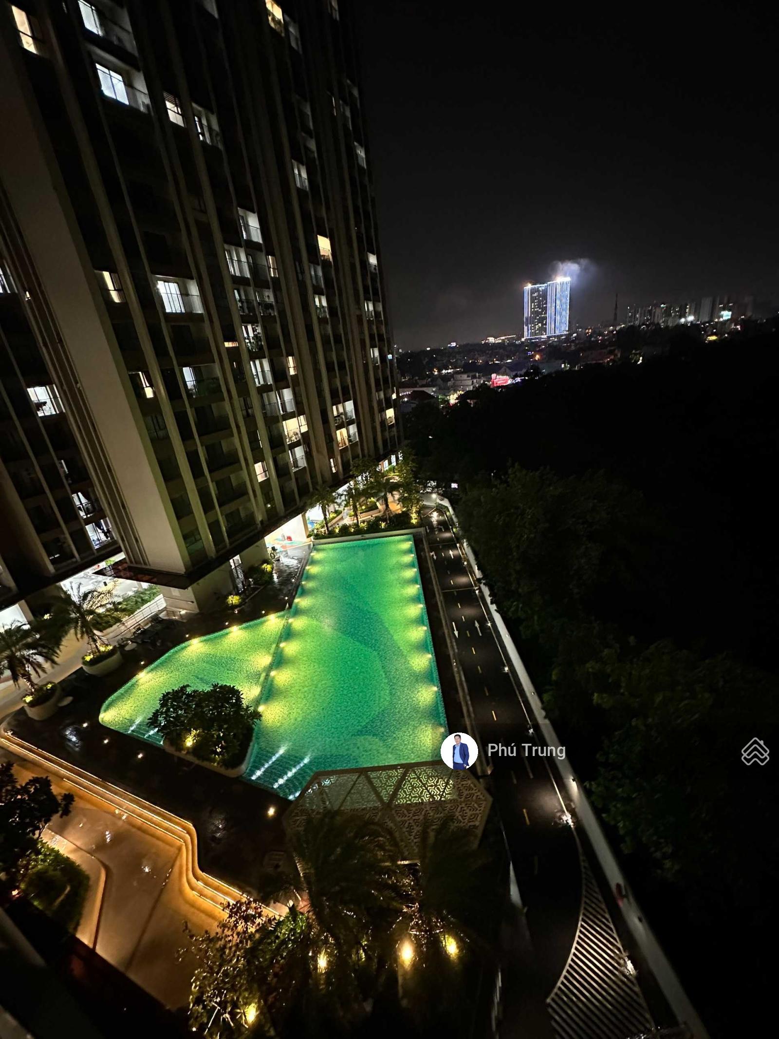 Cần bán nhanh view hồ bơi căn hộ 2PN, 2WC 60,64m2 đẹp thoáng Opal Skyline