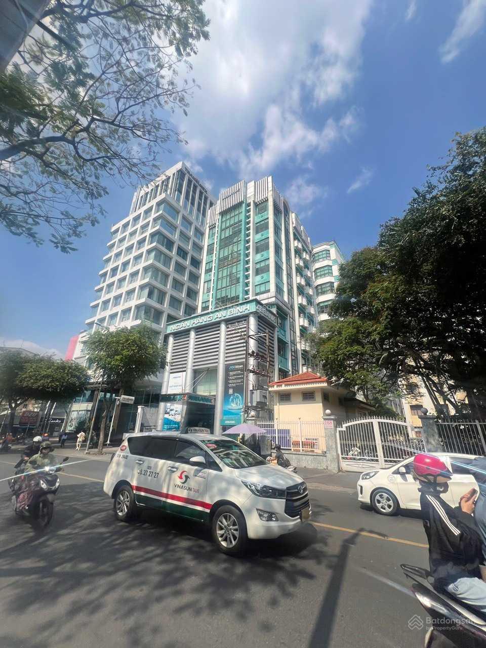 Bán tòa building siêu khủng - MT Nguyễn Văn Thủ & Hai Bà Trưng Q.1 (20x40m)10 tầng. Giá 600 tỷ