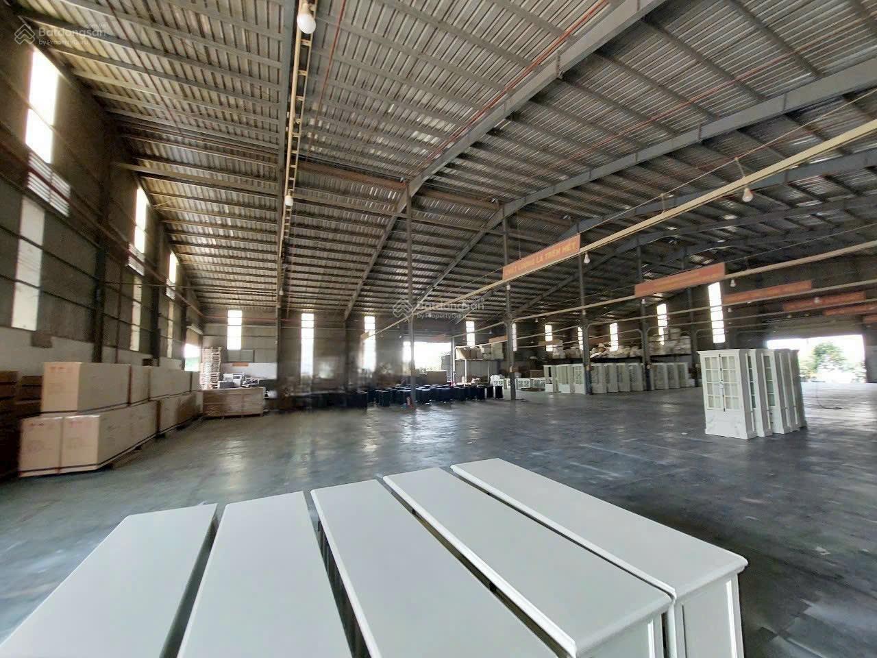 Cho thuê Xưởng Tân Uyên DT: 2200m2, giá: 130 triệu/tháng, PCCC tự động, giấy tờ đầy đủ