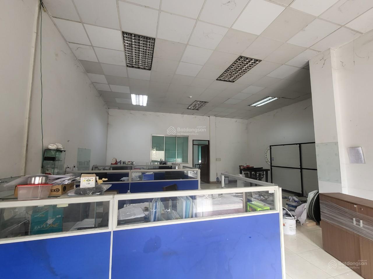 Cho thuê Xưởng Tân Uyên DT: 2200m2, giá: 130 triệu/tháng, PCCC tự động, giấy tờ đầy đủ