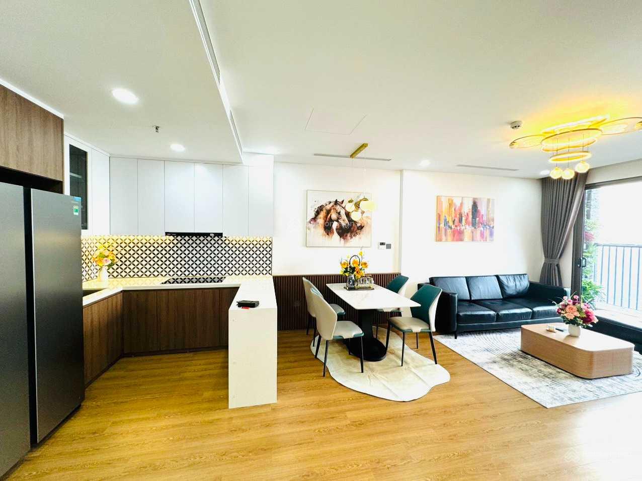 Gia đình cần bán gấp căn hộ Sun Square, DT 125m2, tầng trung view thoáng, sổ đỏ cầm tay giá 8,5 tỷ