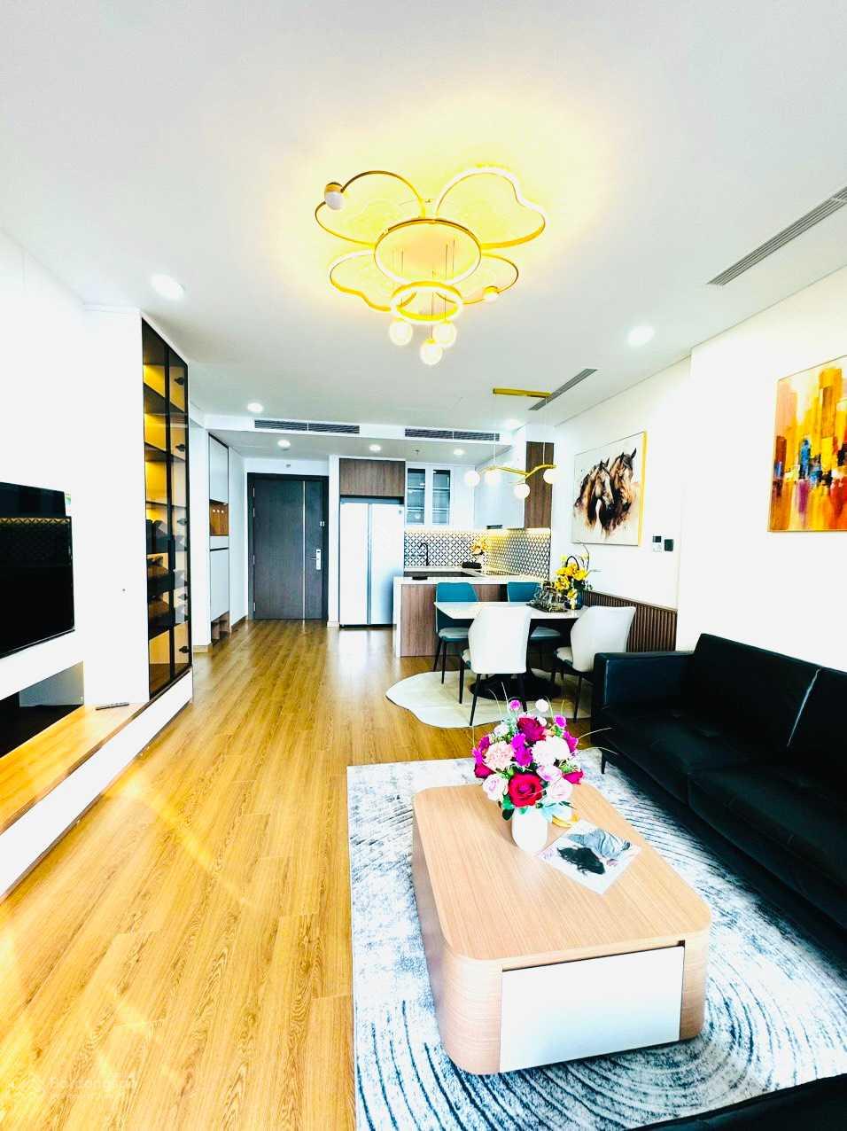 Gia đình cần bán gấp căn hộ Sun Square, DT 125m2, tầng trung view thoáng, sổ đỏ cầm tay giá 8,5 tỷ