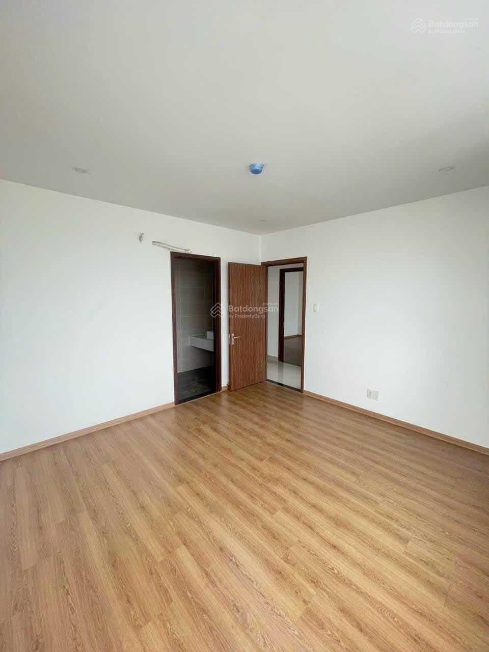 Cho thuê căn 3PN 2WC 88m2 giá 10 triệu ở ngay. Tầng đẹp, bao phí quản lý 1 năm. LH: 0907 174 ***