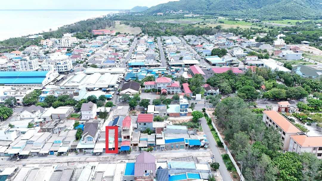 Bán gấp 100m2(5x20m)đi bộ ra chợ, quảng trường, y tế, trục đường rộng 12m, vỉa hè 5m hướng Đông Nam