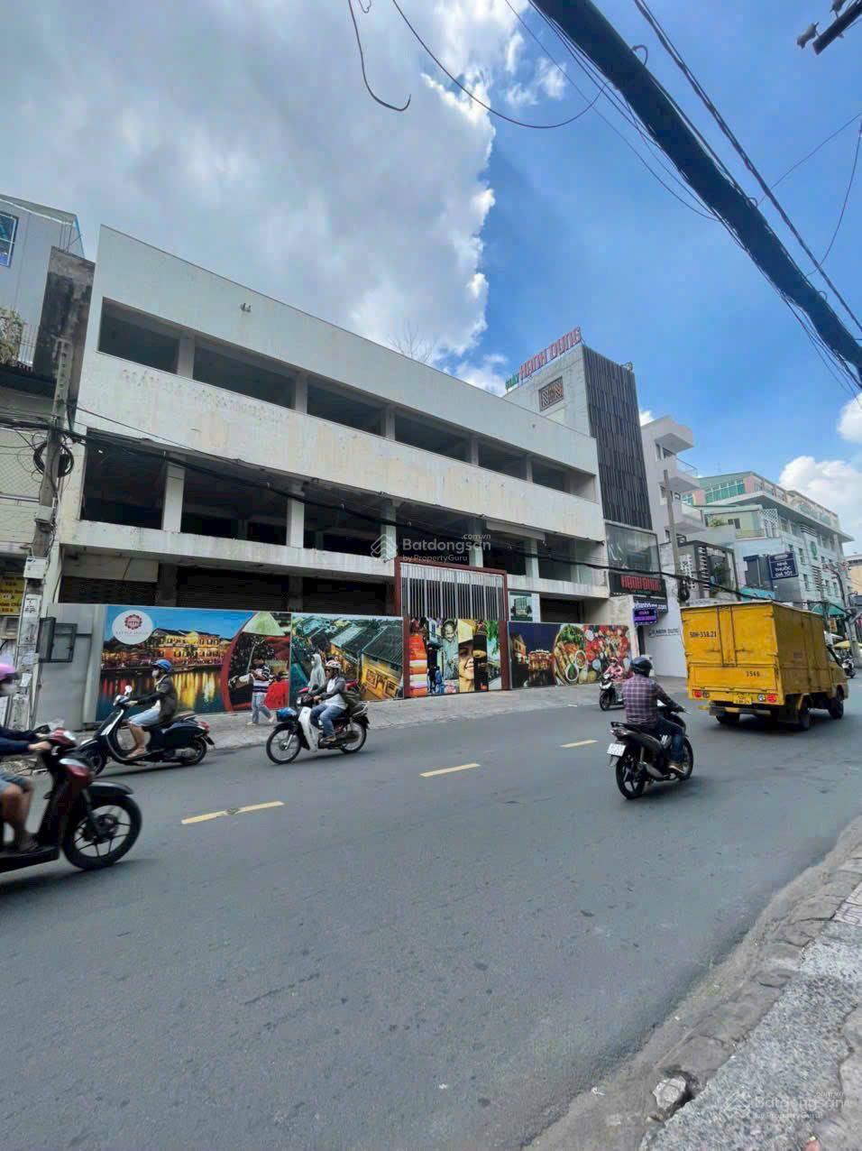 Bán tòa nhà góc 2MT đường 3 Tháng 2 - 15 x 33m - hầm + 3 lầu - HĐT: 500 triệu/tháng - giá: 140 tỷ