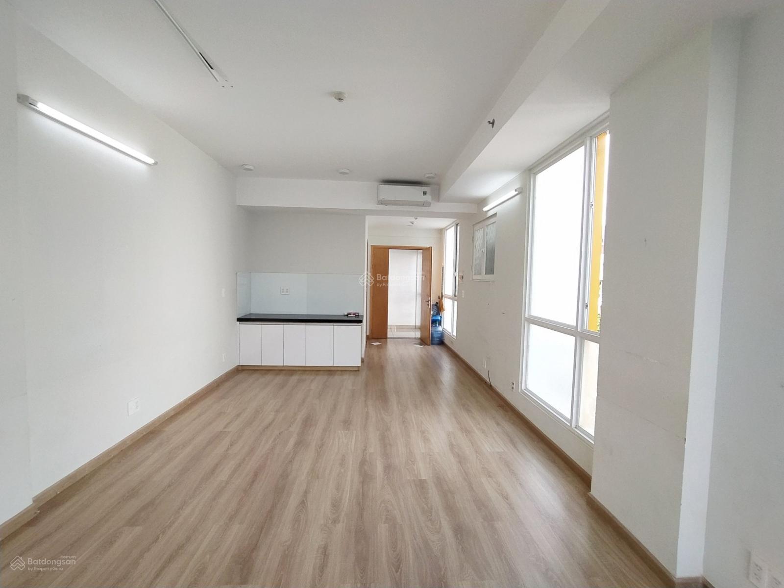 Bán Officetel quận 10, mặt tiền Cao Thắng, DT 31M2 giá 1tỷ7 bao thế phí, sẵn HĐ thuê dài hạn