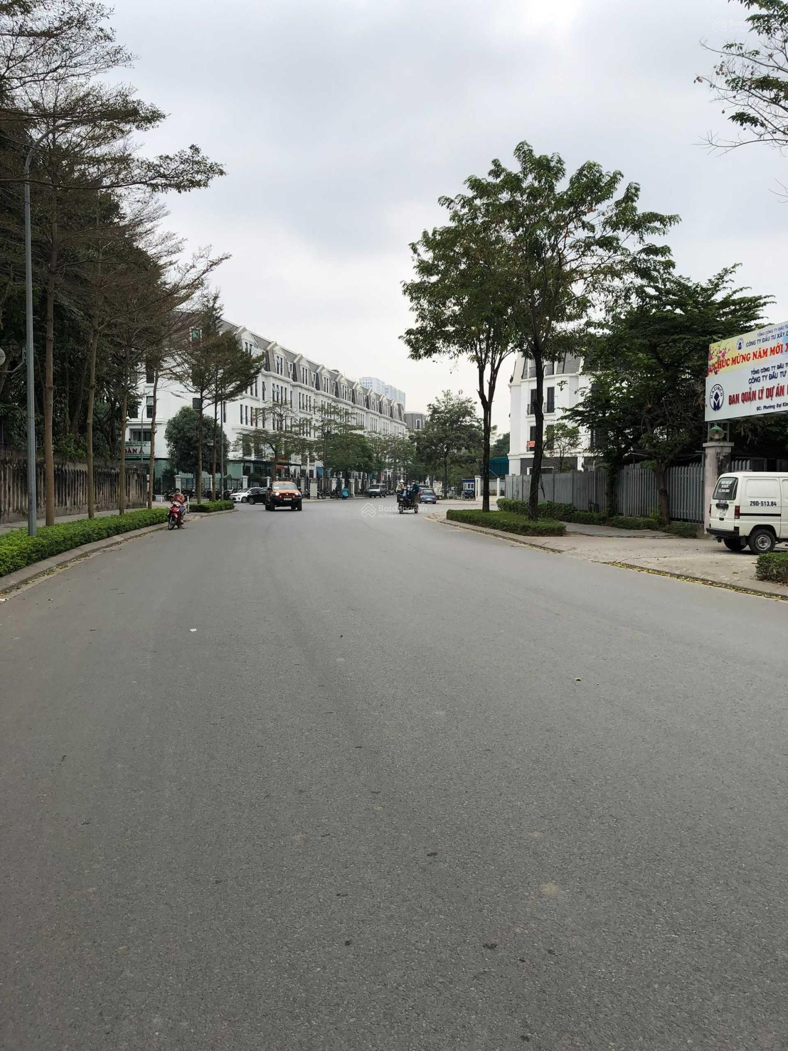 Chính chủ cần bán lô liền kề Đại Kim - Hacinco Nguyễn Xiển 83.5m2 view chung cư KD tốt 0977 917 ***