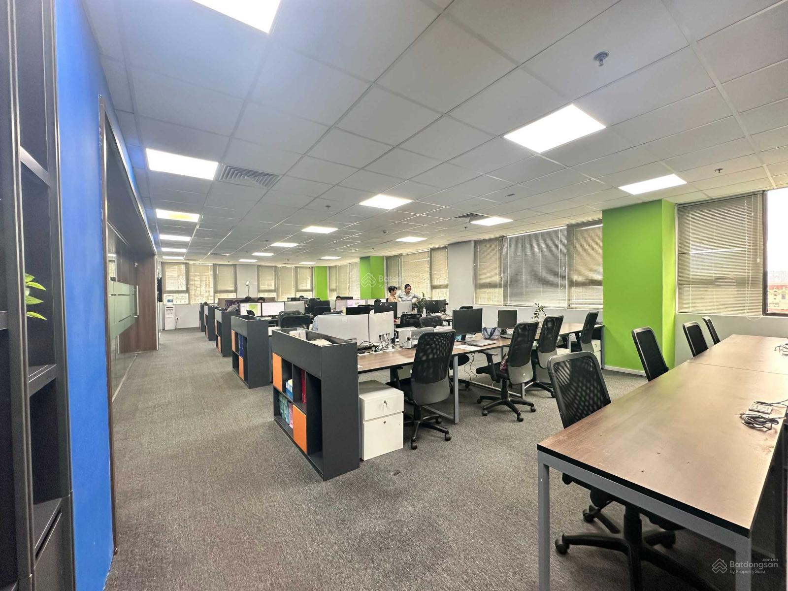 Cho thuê văn phòng 190m2 và 490m2 tòa nhà mặt phố Trung Kính, giá thuê 200 nghìn/m2/th
