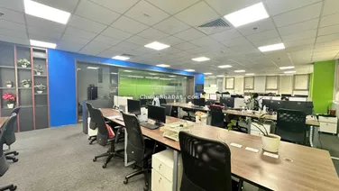Cho thuê văn phòng 190m2 và 490m2 tòa nhà mặt phố Trung Kính, giá thuê 200 nghìn/m2/th