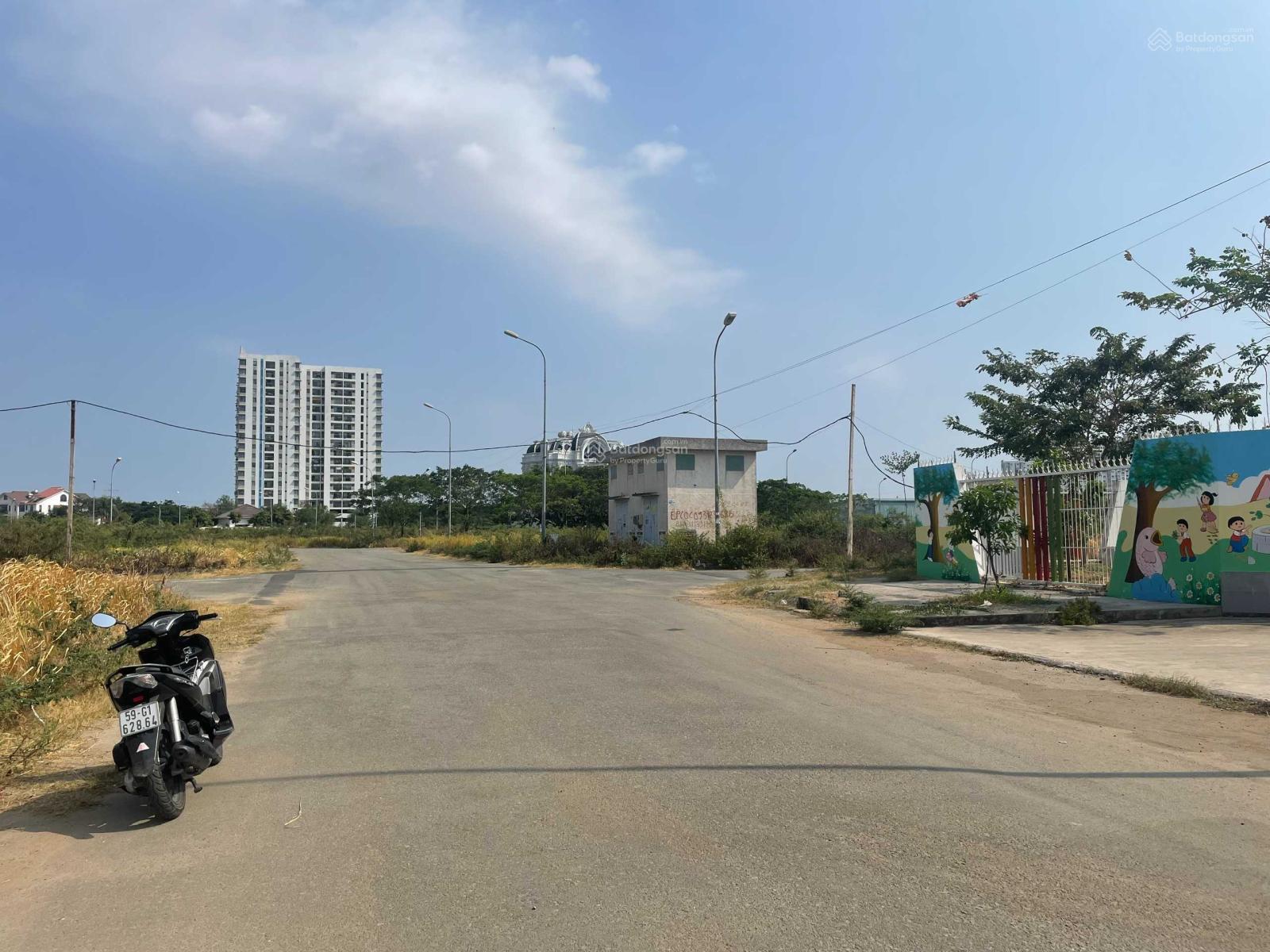 Dãy Q2 15x18= 270m2, trục chính dự án đường 20m, giá 110 tr/m2 Dãy Q2 15x18= 270m2, trục chính dự án đường 20m, giá 110 tr/m2