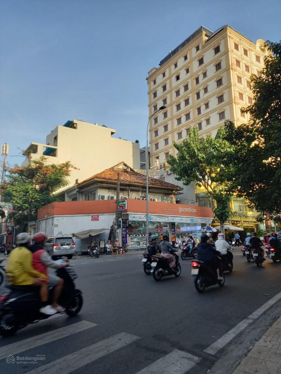 Rẻ nhất góc 2 MT ốp kính Phạm Ngọc Thạch, P. 6, quận 3 (5x16m) 3 tầng HĐT 150tr/th giá 30 tỷ