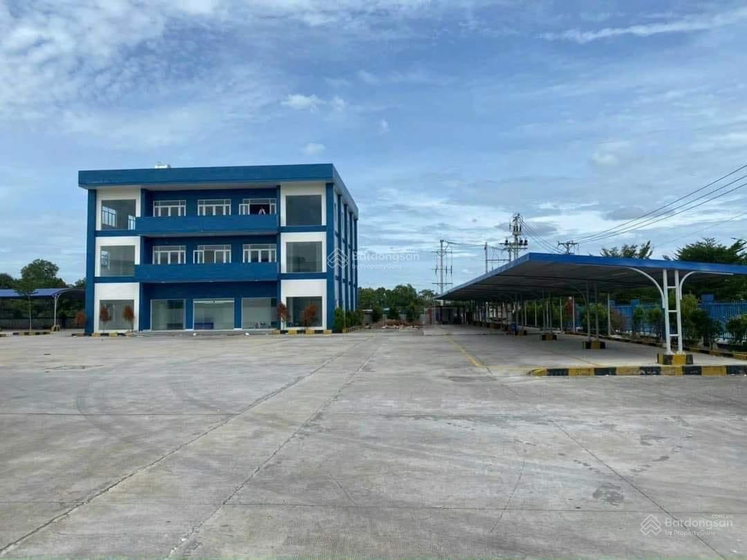 Cho thuê xưởng 10,000m2 600tr Tân Uyên 0907 838 ***